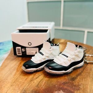 NIKE Air Jordan Flight 45 Sneaker KeyChain pair with box